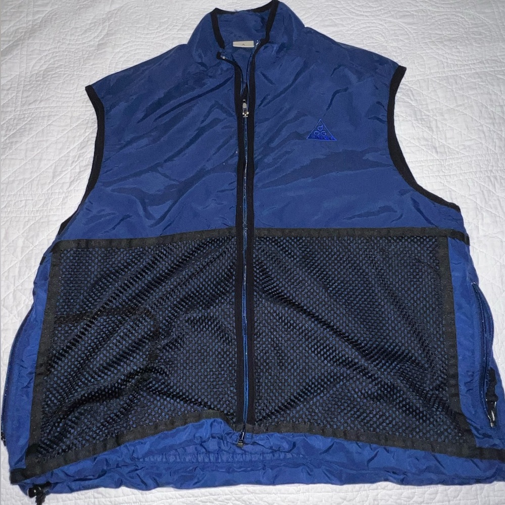 Acg nike top